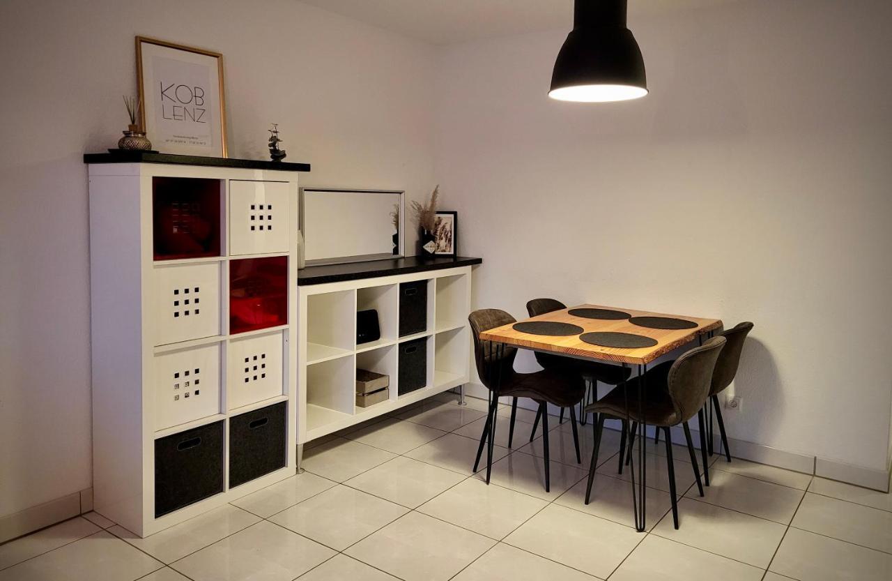 Schoene Und Ruhige Wohnung Direkt An Der Mosel Koblenz  Luaran gambar